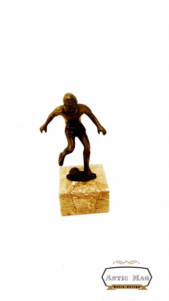 statueta bronz fotbalist